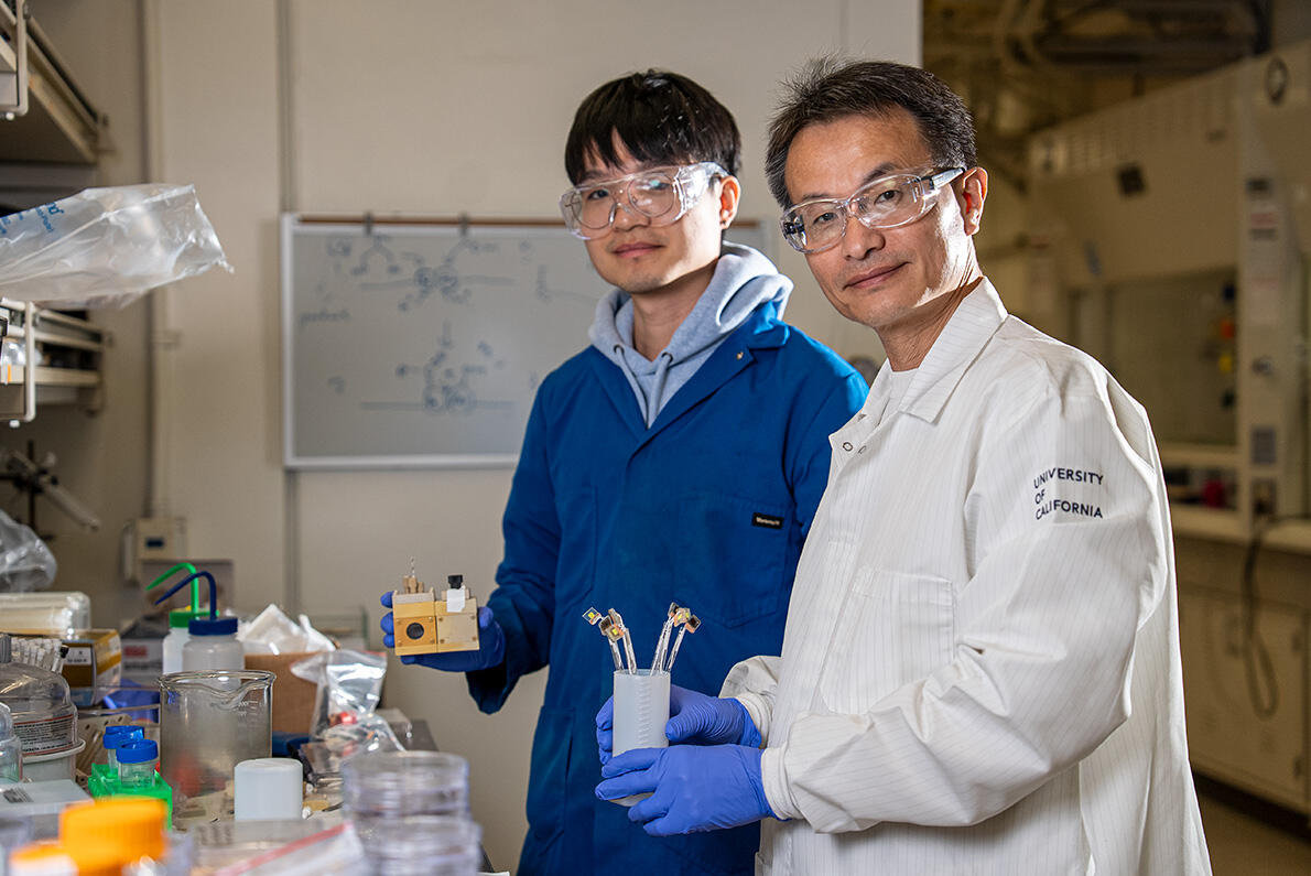 Two Scientist in a lab