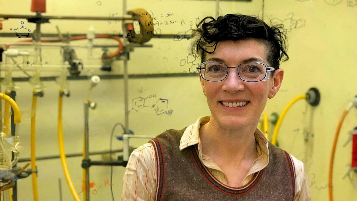Photograph of Polly Arnold in lab.