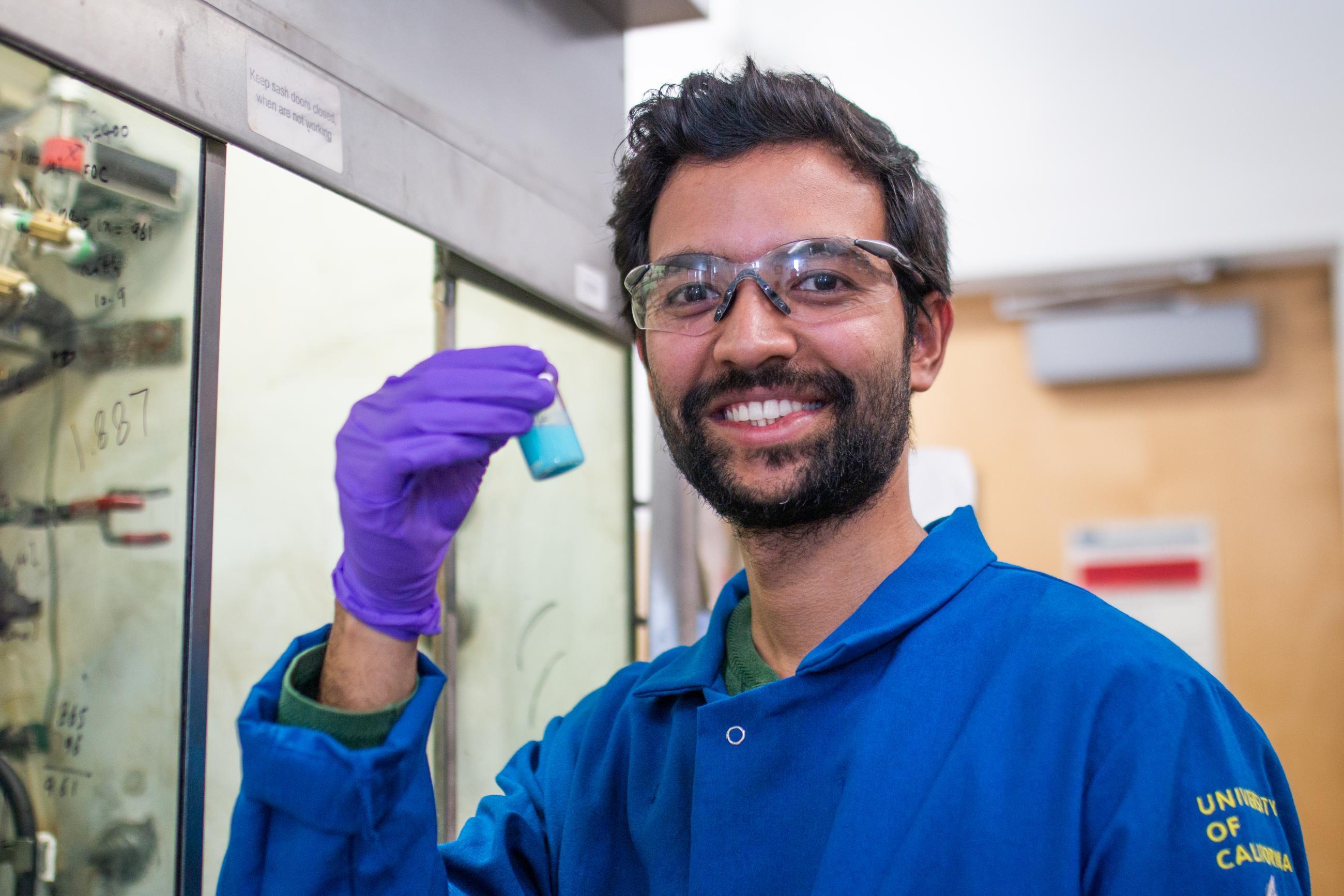 A UC Berkeley scholar works in the Yaghi Lab in Berkeley, Calif. (Photo / Kayla Sim / UC Berkeley College of Computing, Data Science, and Society)