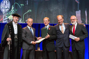 Professor Omar M. Yaghi receives the Albert Einstein World Award for Science